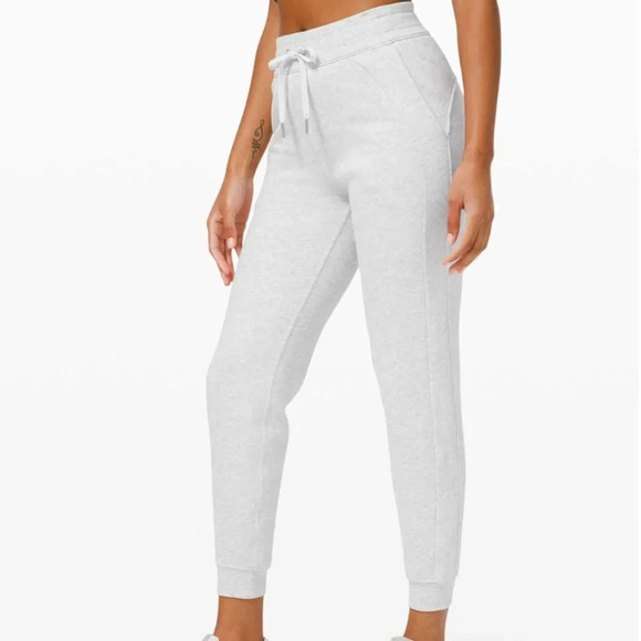 Lululemon Scuba High-Rise Jogger - Picture 2 of 8